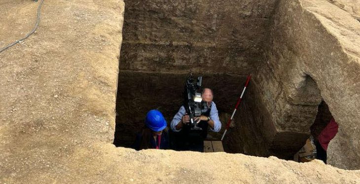 Arkeologlar el değmemiş bir Etrüsk mezarını açtı