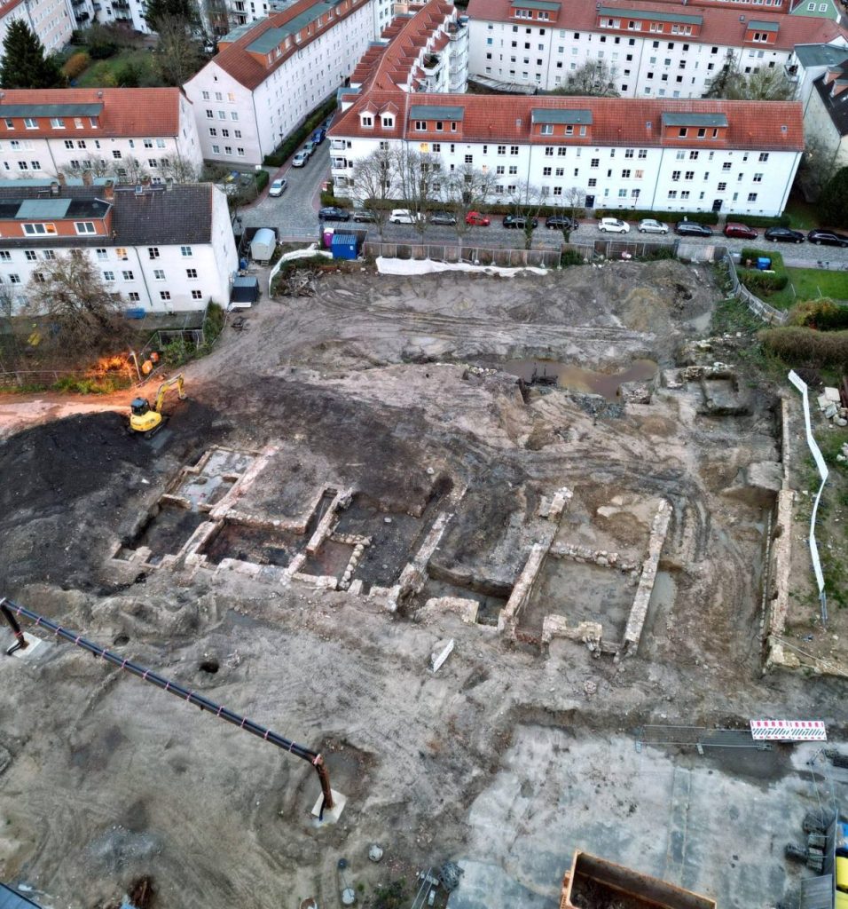 Yetkililer, Almanya'daki bir belediye binasında yapılan inşaatta nadir bir Orta Çağ eseri ortaya çıkarıldığını söyledi. Fotoğraf: Rostock Basın ve Enformasyon Ofisi
