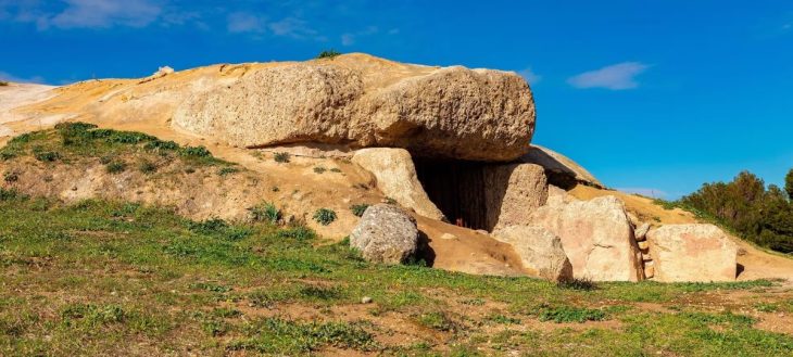 5700 yıllık anıtsal Menga Dolmen, Neolitik mühendisliğin en büyük başarılarından biri olarak görülüyor