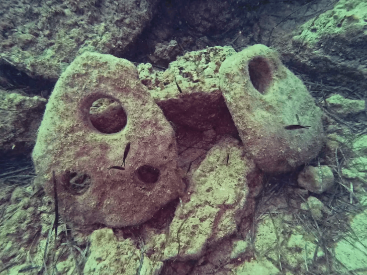 Sicilya'nın Syracuse açıklarında bulunan arkaik taş çapalar