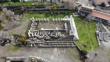Apollon Smintheus Tapınağı'nda 2.000 yıllık mezar ve 10'dan fazla iskelet bulundu