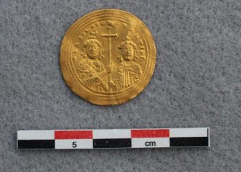 Norveç'te muhtemelen Konstantinopolis'ten getirilen nadir bir Bizans altın sikkesi keşfedildi