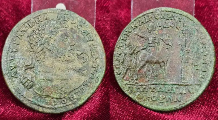 Bergama'da basılan İmparator Caracalla Madalyonu Bulgaristan'daki Roma mezarında bulundu