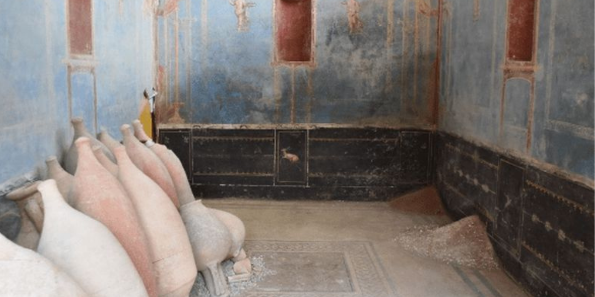 Arkeologlar, Pompeii'deki Eski Bir Kutsal Alanın Zarif Nadir Mavi Fresklerini Ortaya Çıkardı