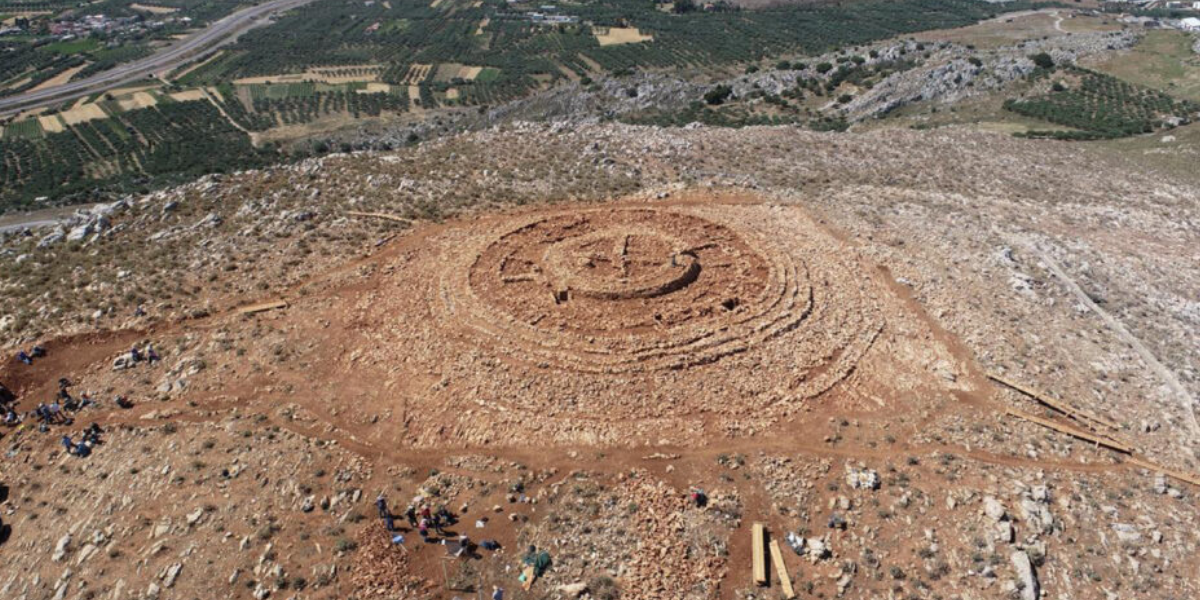 Girit'teki havaalanı inşaatı sırasında Minos dönemi büyük dairesel anıt keşfedildi