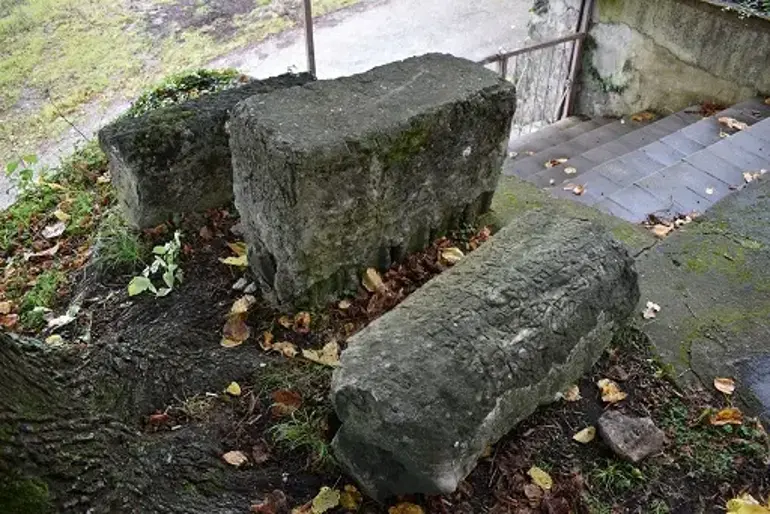 Ordu'da cami cemaatının yıllardır oturduğu taşın, Roma İmparatoru III. Gordianus dönemi bir mil taşı olduğu ortaya çıktı