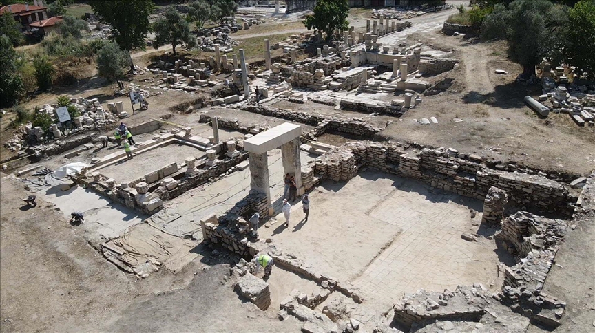 Efes’ten Gelen Ustanın Elleriyle Yükselen Stratonikeia Kütüphanesi Gün Yüzüne Çıkıyor