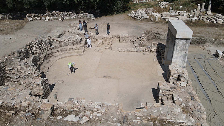 Efes’ten Gelen Ustanın Elleriyle Yükselen Stratonikeia Kütüphanesi Gün Yüzüne Çıkıyor