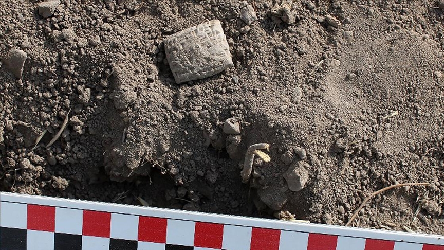 Arkeologlar Önemli Bir Kült Merkezi Olan Samuha'da Nadir Hitit “Kuş Alâmeti Metni” Keşfetti
