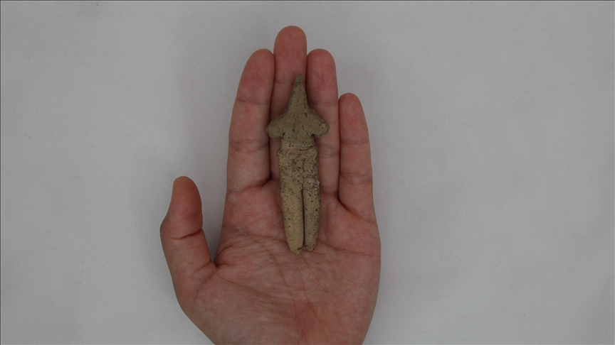 Ulucak Höyüğü’nde Tilki Postlu 8 Bin Yıllık Erkek Figürü Gün Yüzüne Çıkarıldı