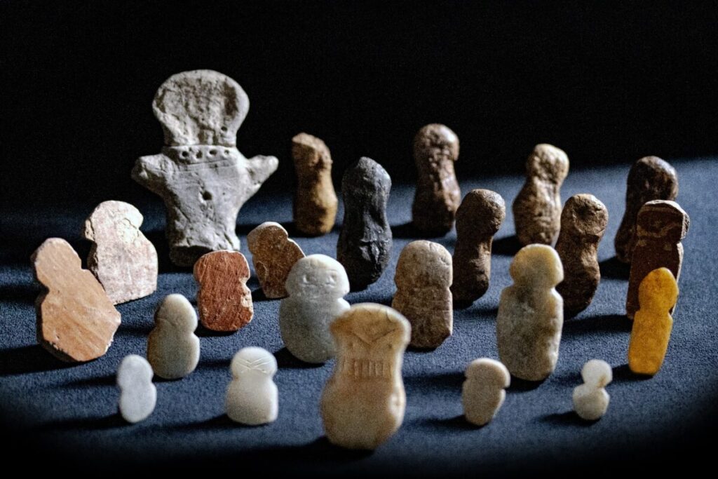 Batı Anadolu’da 4.500 Yıllık İdoller: Tavşanlı Höyük’te Erken Tunç Çağı Ritüel Hazinesi