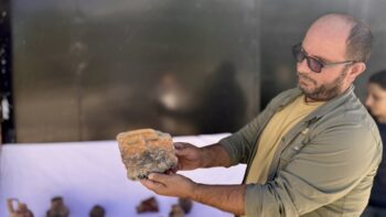 Konya’da 5 Bin Yıllık İnsan Yüzlü Çömlek Parçası Ortaya Çıkarıldı