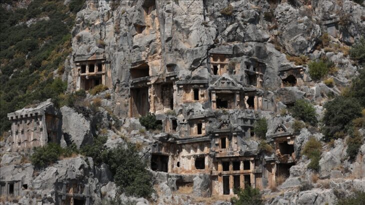 Myra Antik Kenti’nin Tiyatrosu Orijinal Taşlarıyla Yeniden Ayağa Kalkıyor