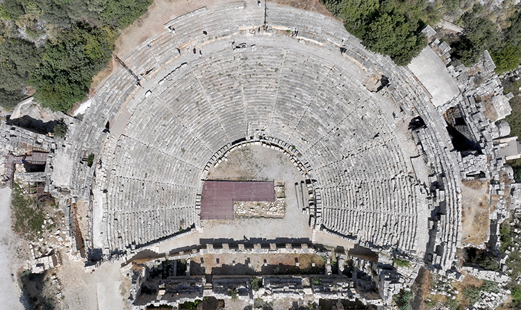 Myra Antik Kenti’nin Tiyatrosu Orijinal Taşlarıyla Yeniden Ayağa Kalkıyor