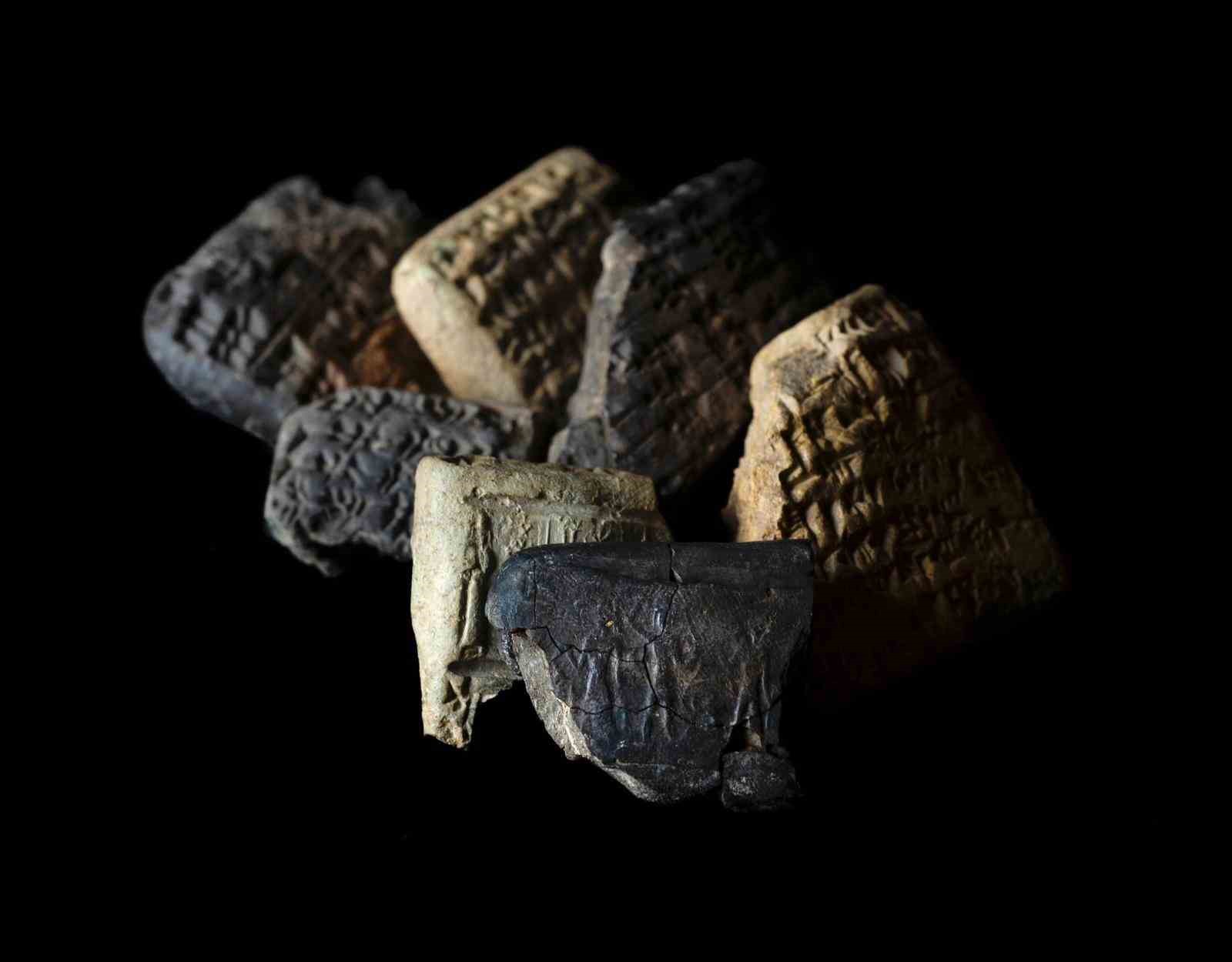 Hatay’daki Aççana Höyük’te Akadça Yazılmış Mitanni Arşivi ve Bilinmeyen Bir Hitit Prensine Ait Mühürler Ortaya Çıkarıldı
