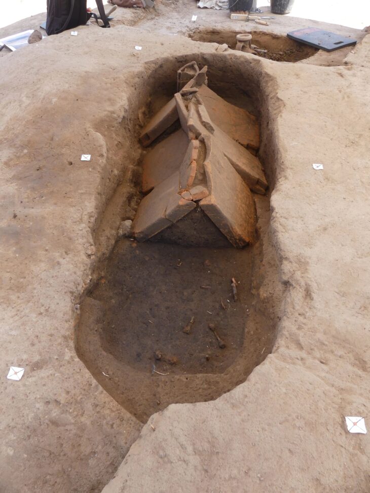 Fransa’nın Güneyinde, Antik Olbia Kenti Yakınlarında 160 Roma Kremasyon Mezarından Oluşan Nekropol Keşfedildi