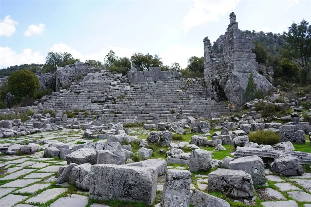 Isparta’nın Dağlarında Unutulan Pisidya Kenti Adada, 1.700 Yıllık Yaşamın İzlerini Koruyor