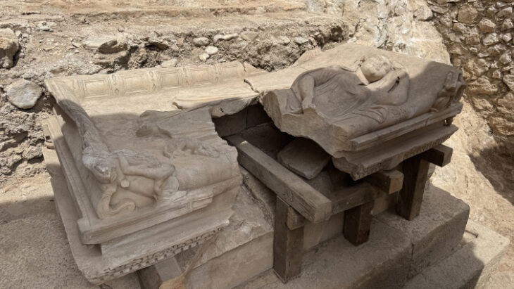 Olympos Antik Kenti’nde Aristokrat Bir Kadına Ait Anıtsal Mezar Bulundu