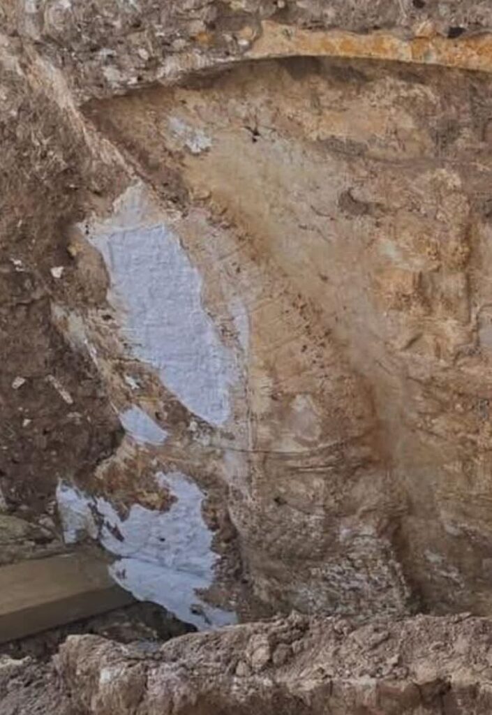 Antik Ninova’nın Şamaş Kapısı’nda 2.700 Yıllık Asur Steli Keşfedildi