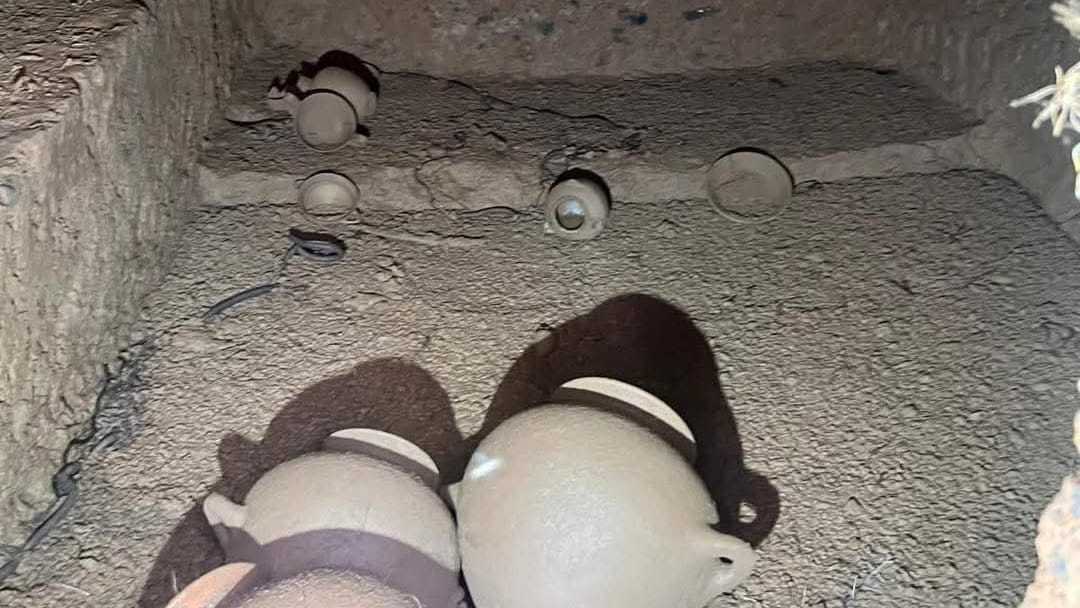 İtalya’da 2.700 Yıllık Dokunulmamış Etrüsk Mezarı Açıldı: İçinde İki Kişi ve Zengin Mezar Hediyeleri Bulundu