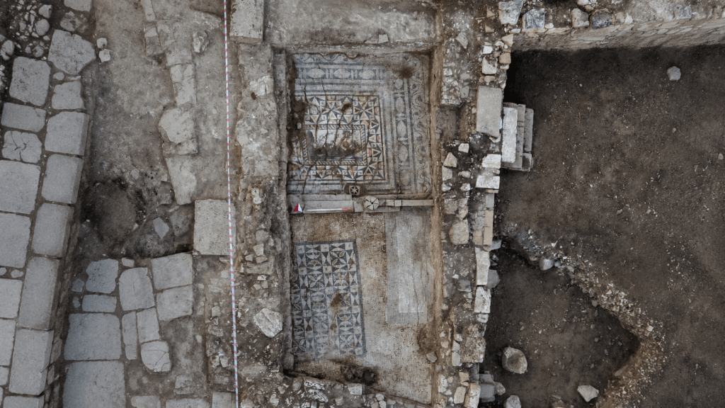 Aspendos’ta Roma Dönemine Ait Nadir Nehir Tanrısı Genç Eurymedon Mozaiği Bulundu