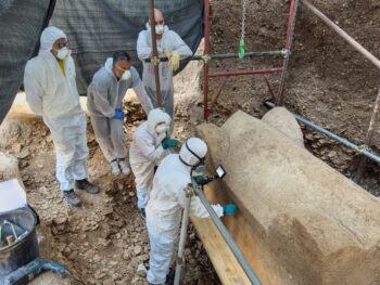 Hırvatistan’da 1500 Yıl Boyunca Mühürlü Kalan Beş Tonluk Roma Lahdi Bulundu