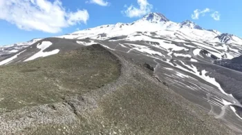 Erciyes’in Gölgesinde 2.500 Metrede Olası Bir “Tapınak Şehri” Gün Yüzüne Çıktı