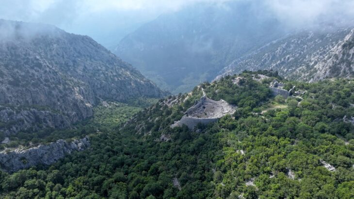 Termessos’ta Bağımsızlık Yazıtı ve Aşık Kemikleriyle İşleyen Antik Kehanet Sistemi Bulundu